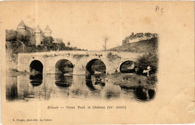 Carte postale ancienne Culan Vieux Pont et Chateau à Culan