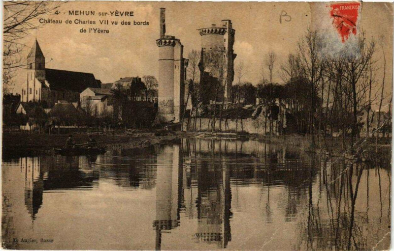 Carte postale ancienne Mehun-sur-Yevre Chateau de Charles Vii vu des bords de l'Yevre à Mehun-sur-Yèvre