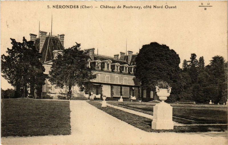 Carte postale ancienne Nerondes Chateau de FONTENAY, coté Nord Ouest à Nérondes