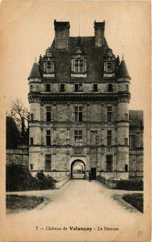 Carte postale ancienne Valencay Chateau - Le Donjon