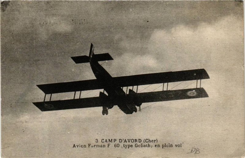 Carte postale ancienne Camp d'Avord Avion Farma F 60 en plein vol à Avord
