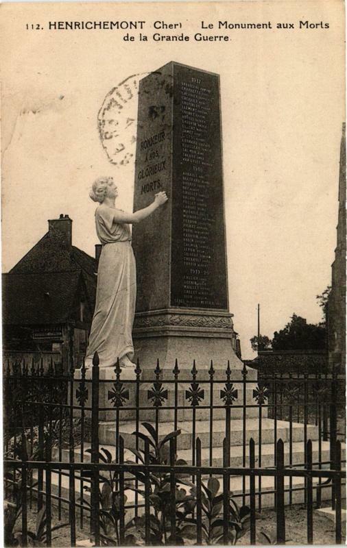Carte postale ancienne Henrichemont Le Monument aux Morts de la Grande Guerre à Henrichemont