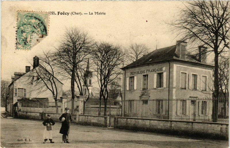 Carte postale ancienne Foecy La Mairie à Foëcy