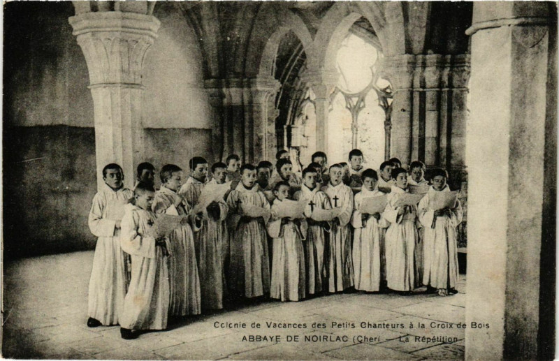 Carte postale ancienne Abbaye de Noirlac La Répétition Petits Chateurs