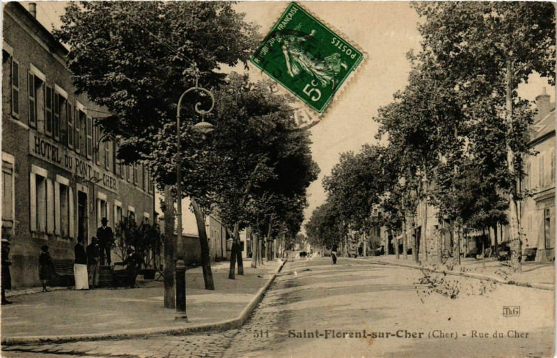 Carte postale ancienne Saint-Florent-sur-Cher Rue du Cher à Saint-Florent-sur-Cher