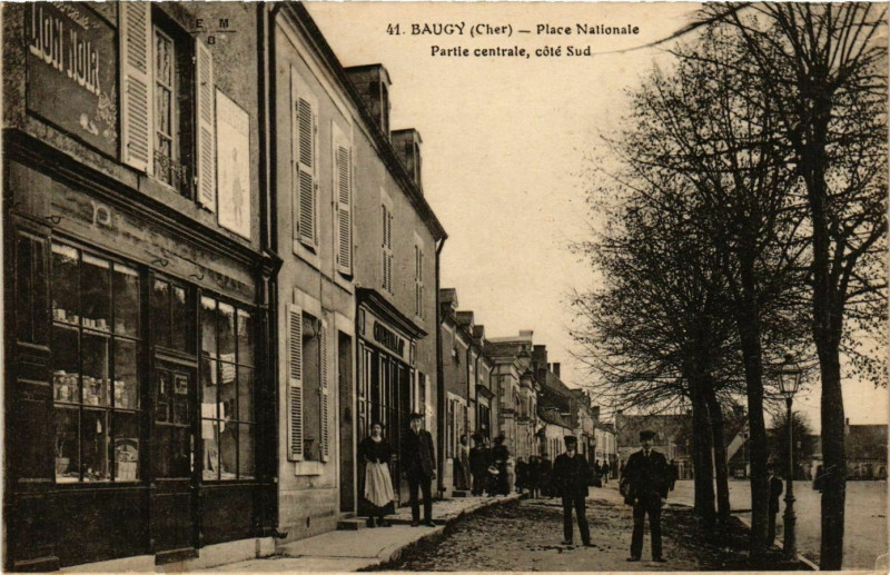 Carte postale ancienne Baugy Place Nationale Partie centrale à Baugy