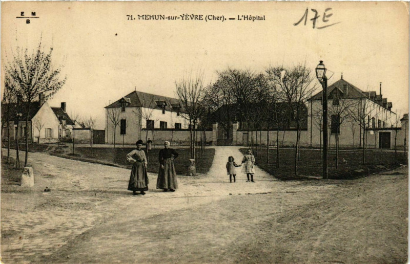 Carte postale ancienne Mehun-sur-Yevre L'Hopital à Mehun-sur-Yèvre