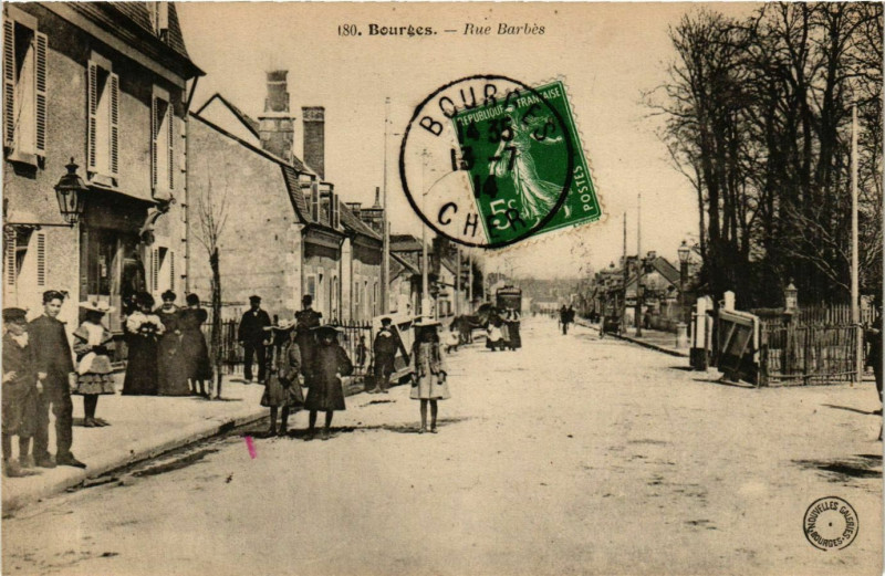 Carte postale ancienne Bourges Rue Barbes à Bourges
