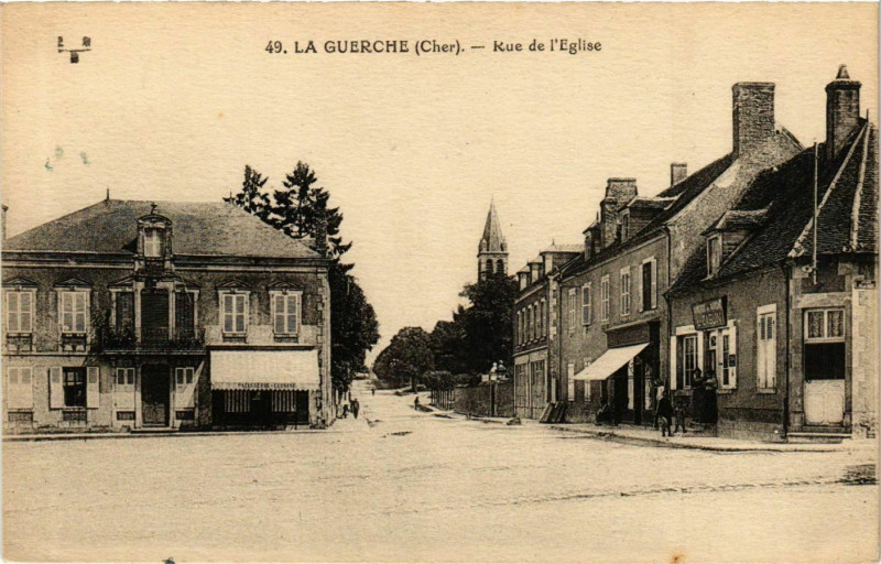 Carte postale ancienne La Guerche Rue de l'Eglise