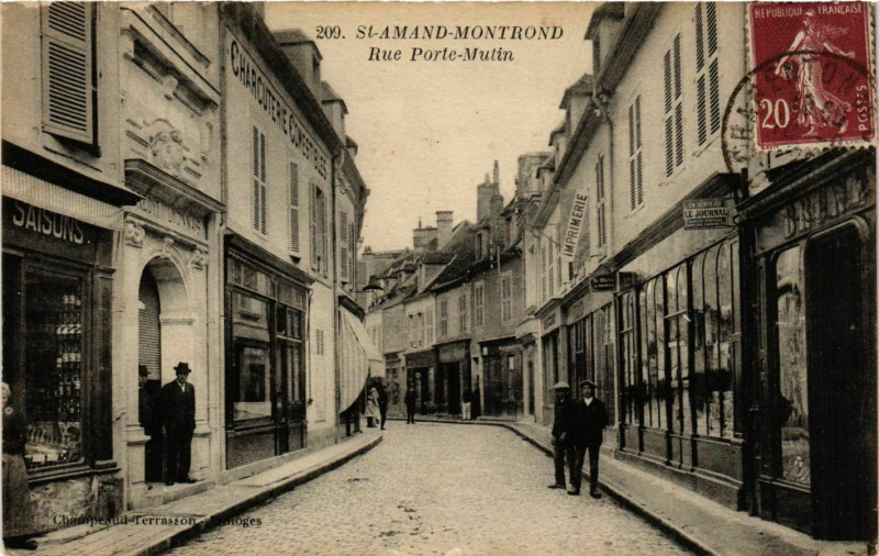 Carte postale ancienne Saint-Amand-Montrond Rue Porte-Mutin à Saint-Amand-Montrond