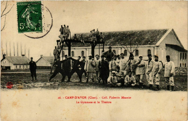 Carte postale ancienne Camp d'Avord Le Gymnase et le Théatre à Avord
