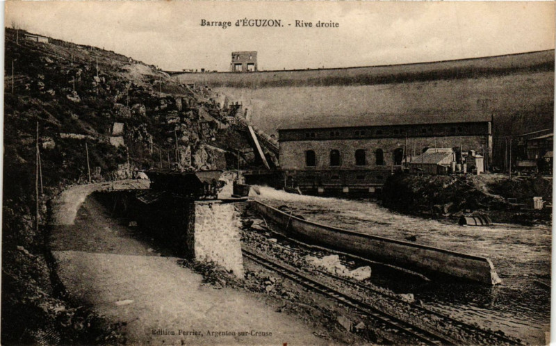Carte postale ancienne Barrage d'Eguzon - Rive droite
