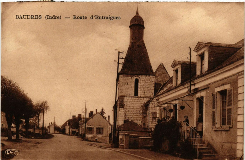 Carte postale ancienne Baudres - Route d'Entraigues à Baudres