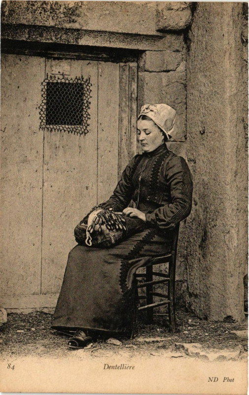 Carte postale ancienne Dentelliere