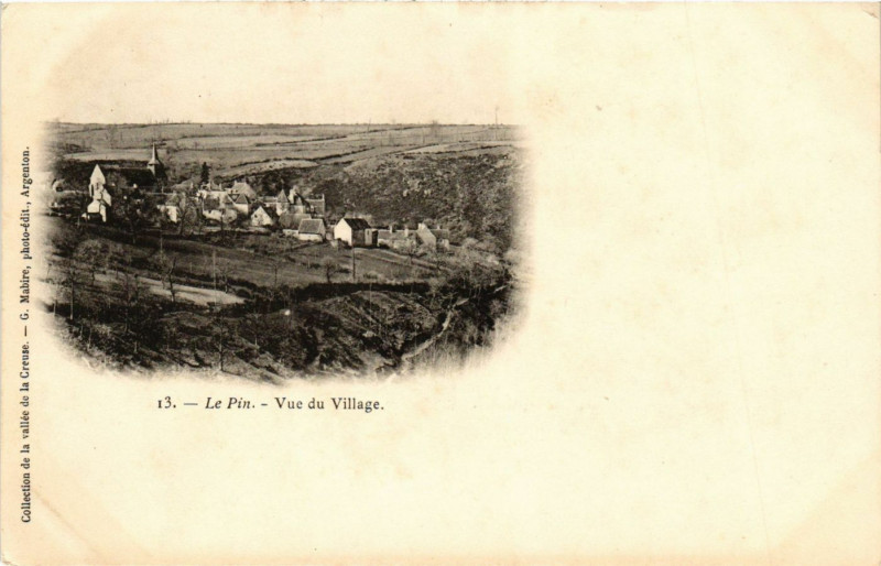 Carte postale ancienne Le Pin - Vue du Village