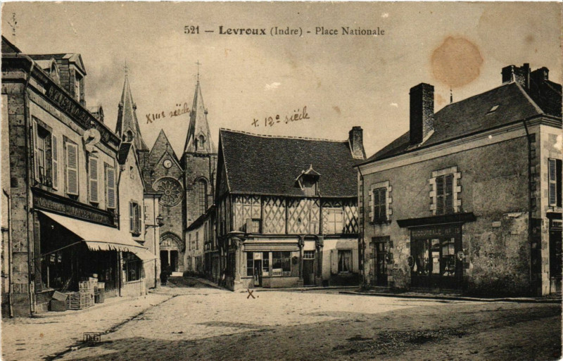 Carte postale ancienne Levroux - Place Nationale à Levroux