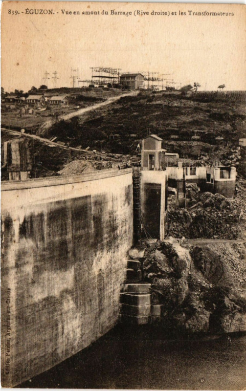 Carte postale ancienne Eguzon - Vue en amont du Barrage et les Transformateurs