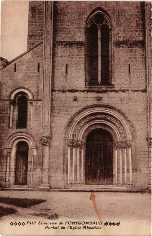 Carte postale ancienne Petit Séminaire de Fontgombaud - Portail de l'Eglise Abbatiale