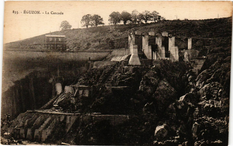 Carte postale ancienne Eguzon - La Cascade