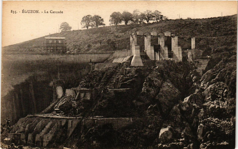 Carte postale ancienne Eguzon - La Cascade