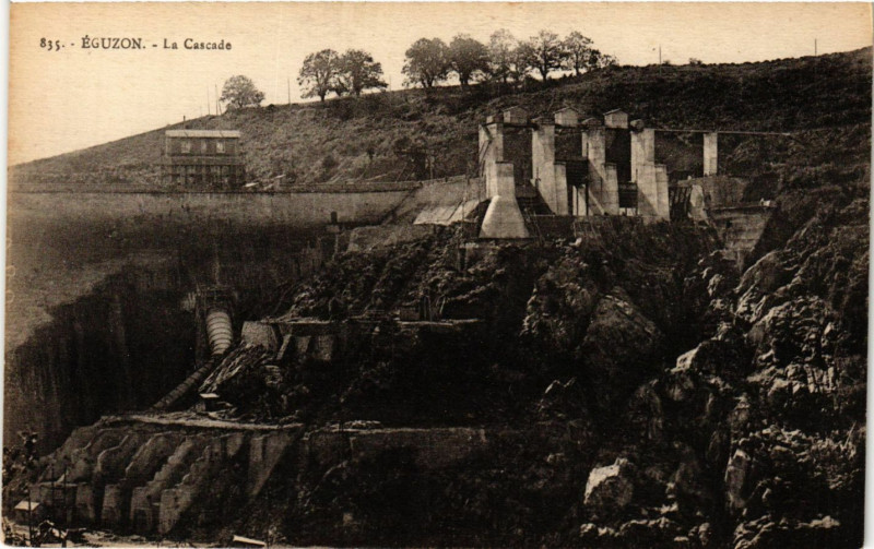 Carte postale ancienne Eguzon - La Cascade