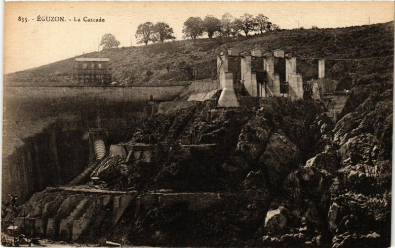 Carte postale ancienne Eguzon - La Cascade