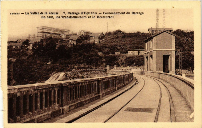 Carte postale ancienne Barrage d'Eguzon - Couronnement du Barrage