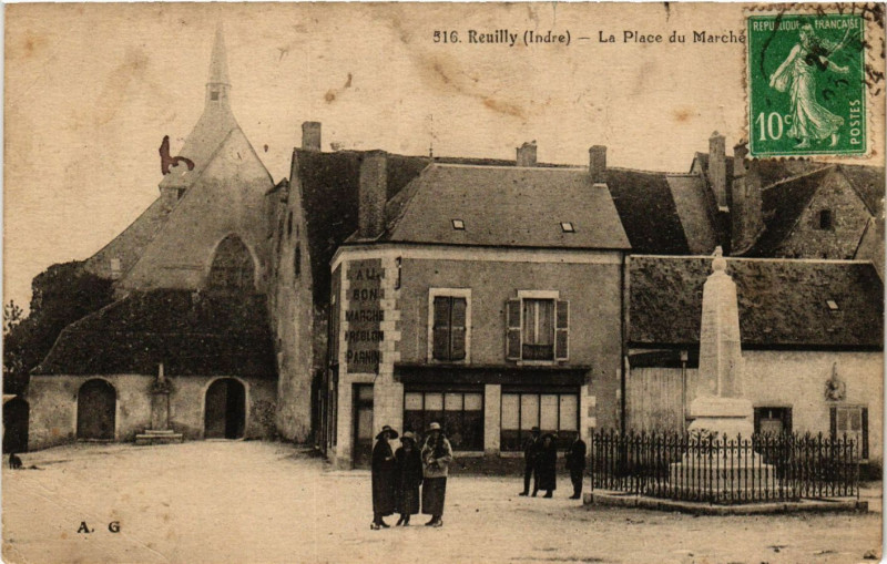 Carte postale ancienne Reuilly - La Place du Marché à Reuilly