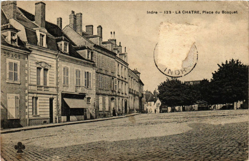 Carte postale ancienne Indre - La Chatre Place du Bosquet