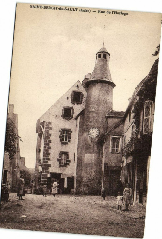 Carte postale ancienne Saint-Benoit-du-Sault - Rue de l'Horloge à Saint-Benoît-du-Sault