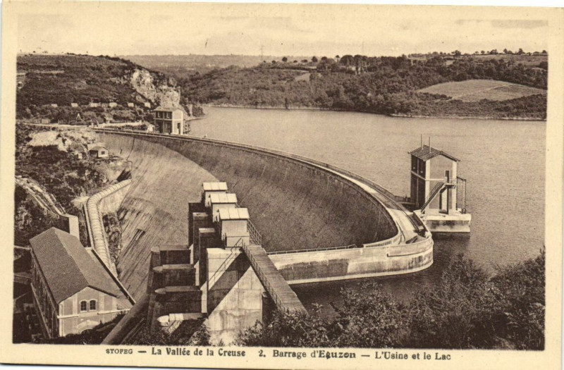 Carte postale ancienne La Vallée de la Creuse - Barrage d'Eguzon - L'Usine et le Lac