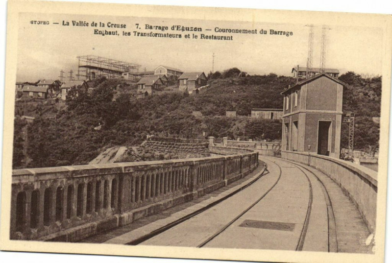 Carte postale ancienne La Vallée de la Creuse - Barrage d'Eguzon Coutonnement du Barrage