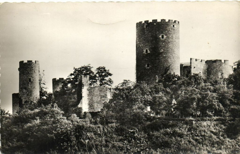 Carte postale ancienne Eguzon - Chateau-brun