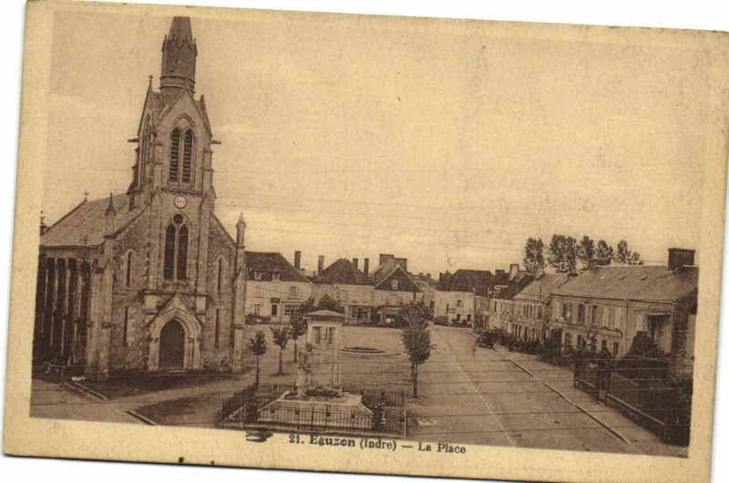 Carte postale ancienne Eguzon - La Place