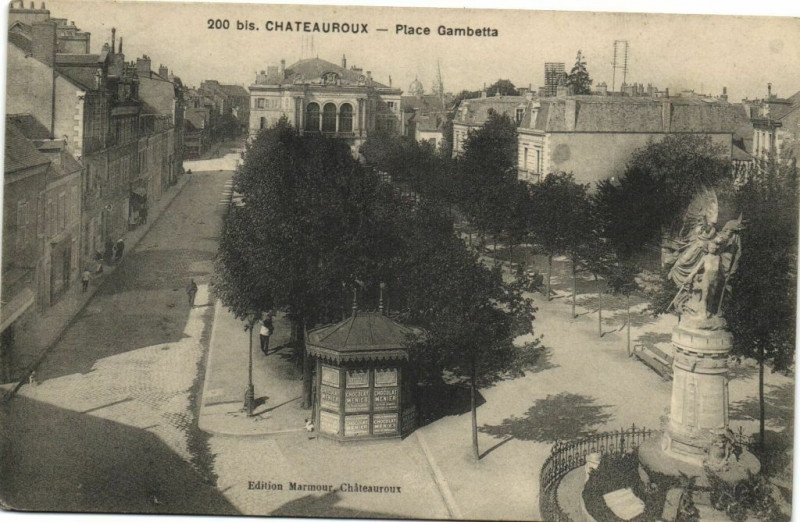 Carte postale ancienne Chateauroux - Place Gambetta à Châteauroux