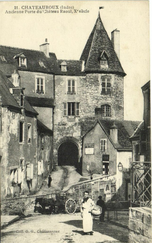 Carte postale ancienne Chateauroux - Ancienne Porte du Chateau Raoul X siécle à Châteauroux