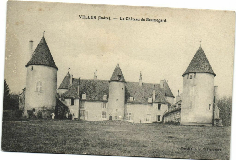Carte postale ancienne Velles - Le Chateau de Beauregard à Velles