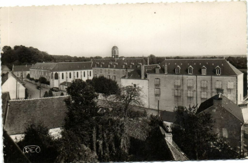 Carte postale ancienne Louroueix Saint-Michel - Le Collége