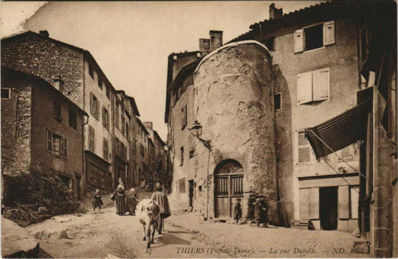 Carte postale ancienne Thiers La Rue Durolle à Thiers