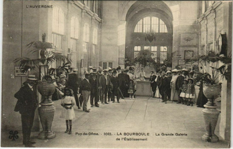 Carte postale ancienne La Bourboule La Grande Galerie à La Bourboule