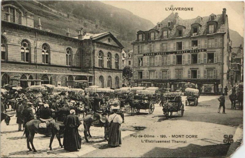 Carte postale ancienne Mont-Dore L'Establissement Thermal à Mont-Dore