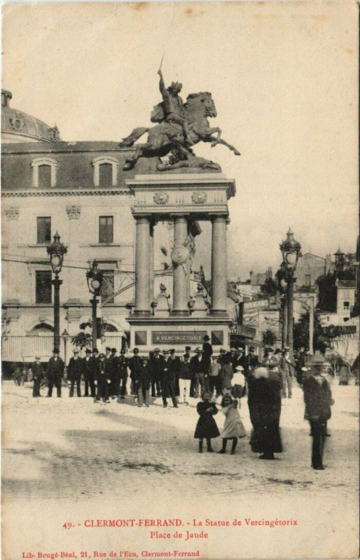 Carte postale ancienne Clermont-Ferrand La Statue à Clermont-Ferrand