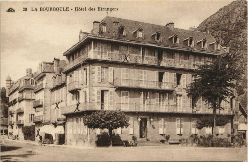 Carte postale ancienne La Bourboule Hotel des EtrANGERS à La Bourboule