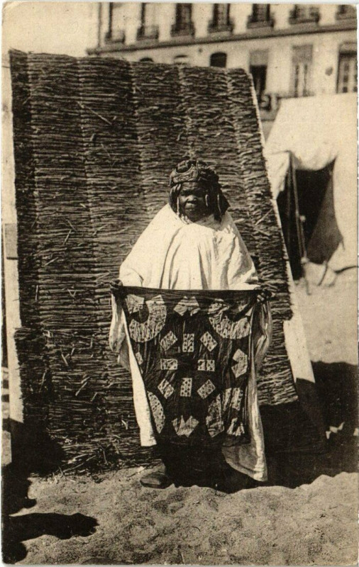 Carte postale ancienne Exosition de Clermont-Ferrand 1910 - Femme noire à Clermont-Ferrand