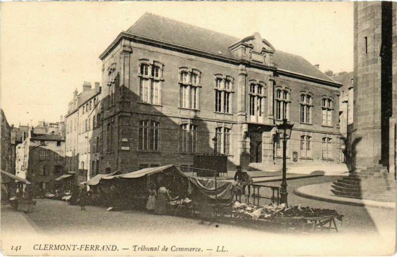 Carte postale ancienne Clermont-Ferrand - Tribunal de Commerce à Clermont-Ferrand