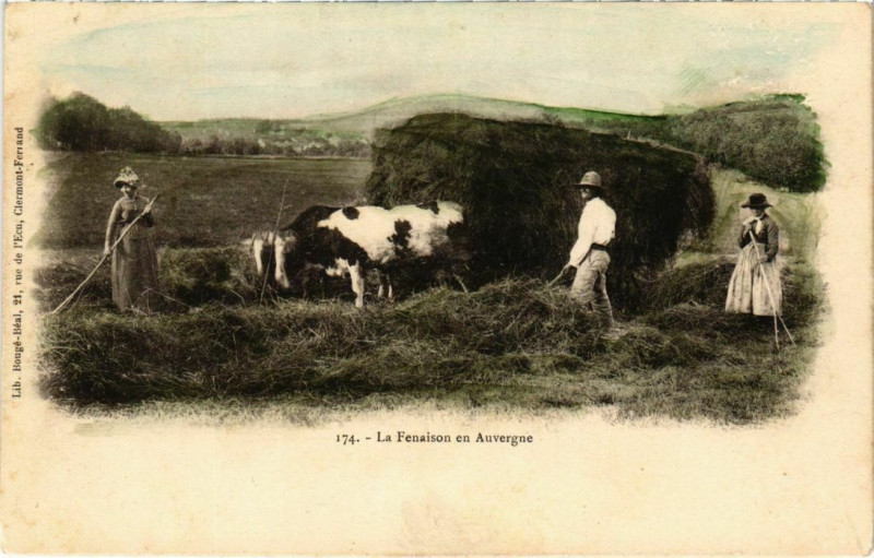 Carte postale ancienne La Fenaison en Auvergne