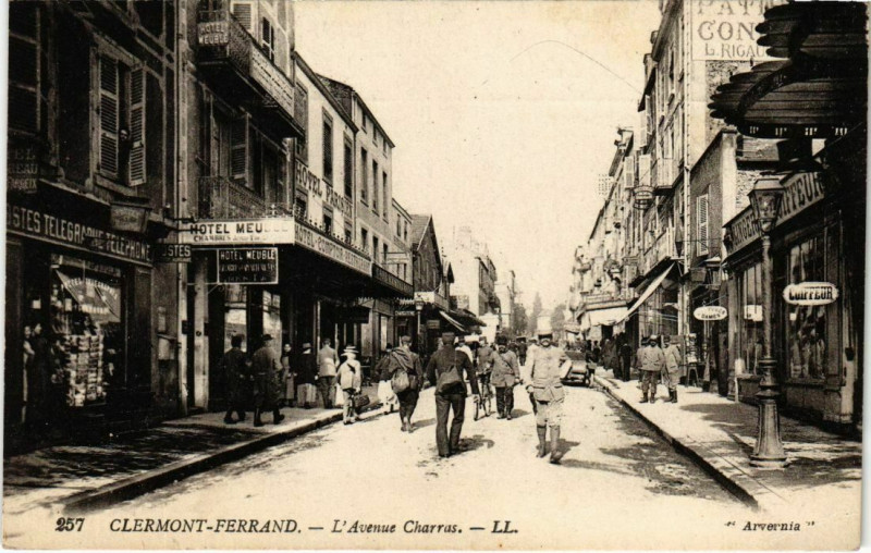 Carte postale ancienne Clermont-Ferrand - Avenue Charras à Clermont-Ferrand