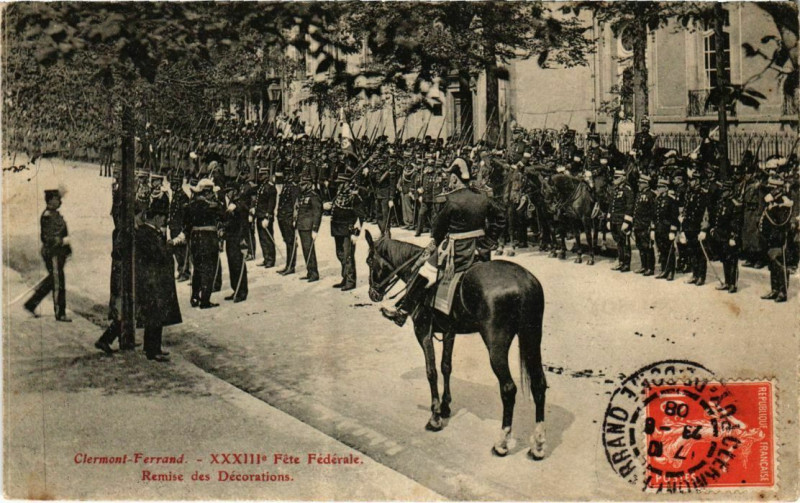 Carte postale ancienne Clermont-Ferrand - Remise des Decorations à Clermont-Ferrand