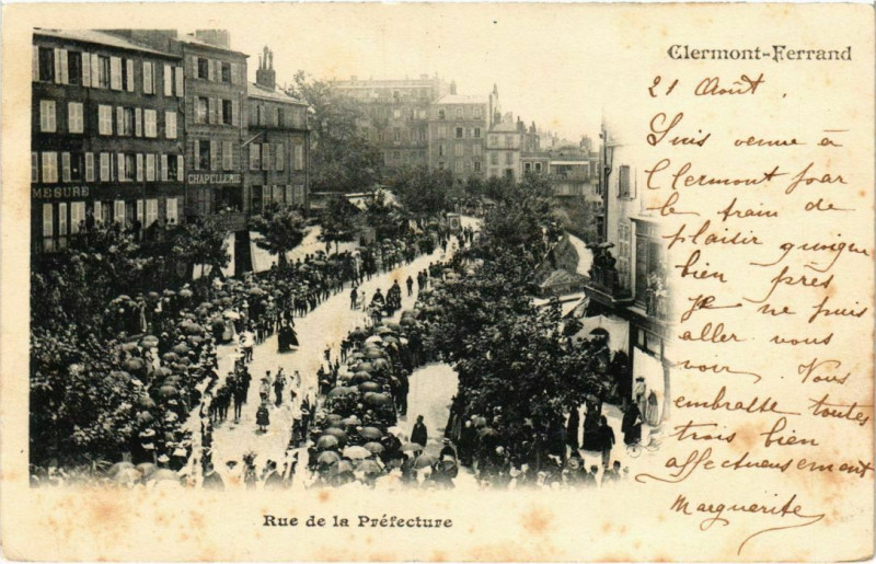 Carte postale ancienne Clermont-Ferrand - Rue de la Prefecture à Clermont-Ferrand