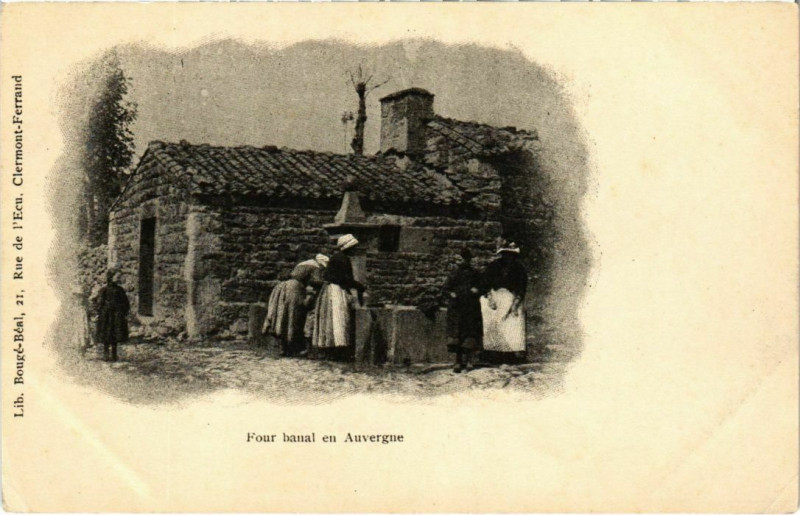 Carte postale ancienne Four banal en Auvergne